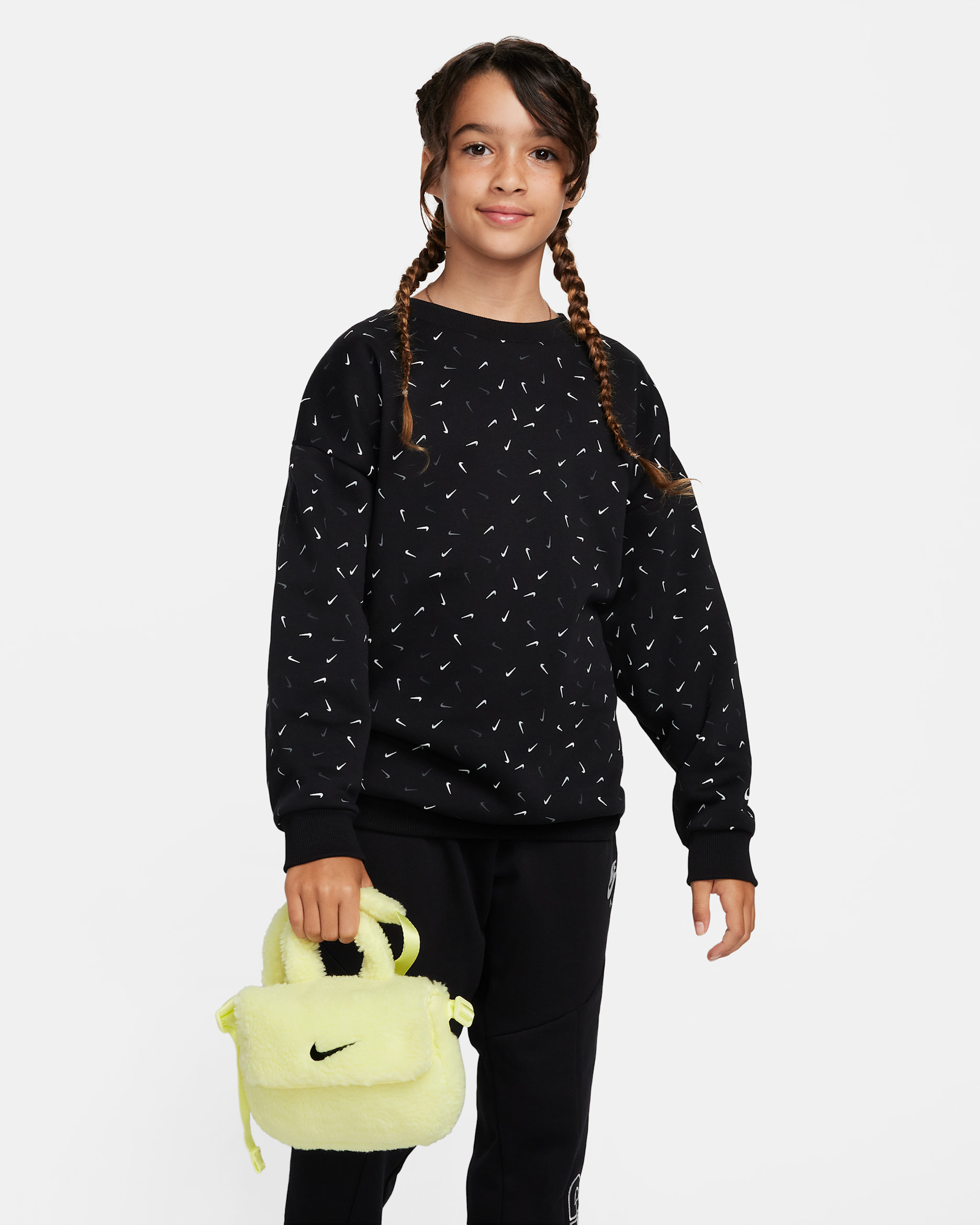 フェイクファー ボディバッグ NIKE公式】ナイキ キッズ フェイクファー クロスボディバッグ (1L